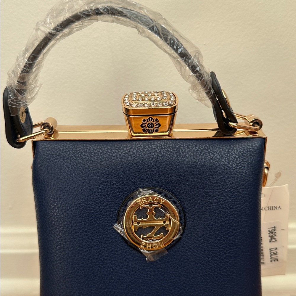 Elegant Navy Bag with Gold Detailing - Picture 4 of 7